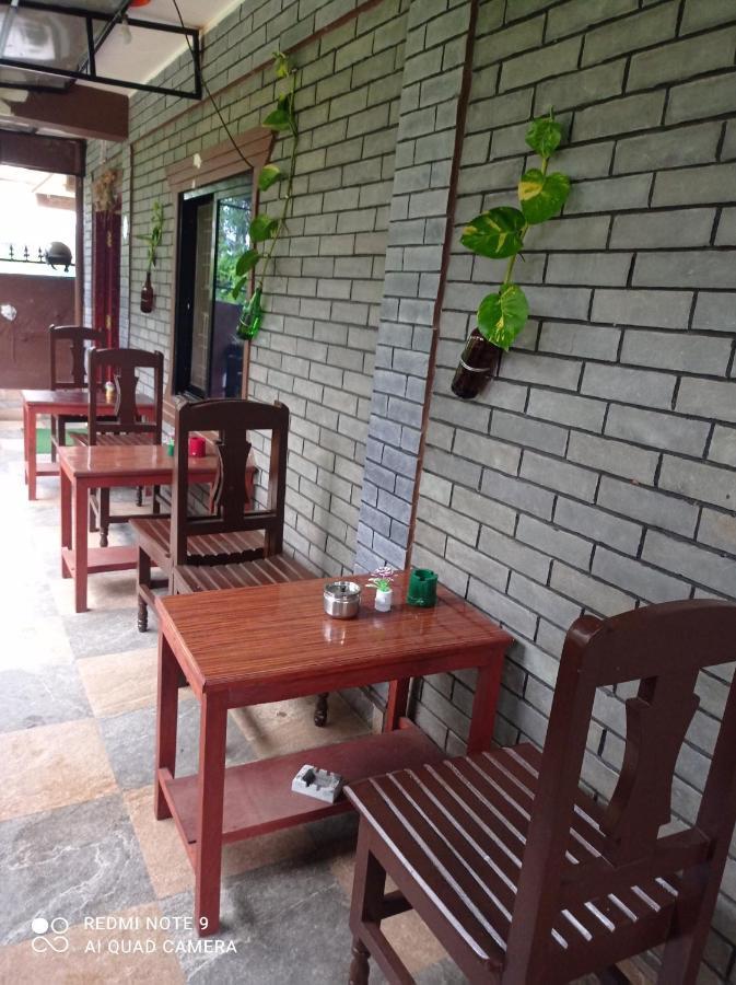 Begnas Coffee House & Hotel Deorāli Exteriör bild